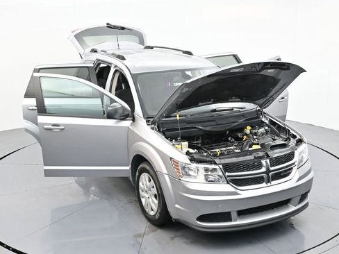 Used 2018 Dodge Journey SE image 41