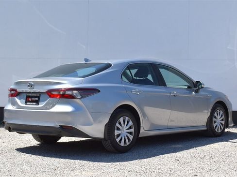 Used 2021 Toyota Camry LE FWD image 5