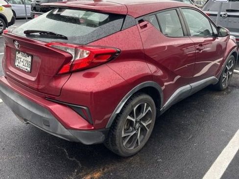 Used 2018 Toyota C-HR XLE FWD image 2