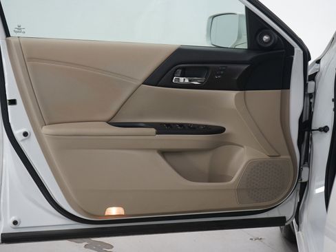 Used 2014 Honda Accord Touring image 18