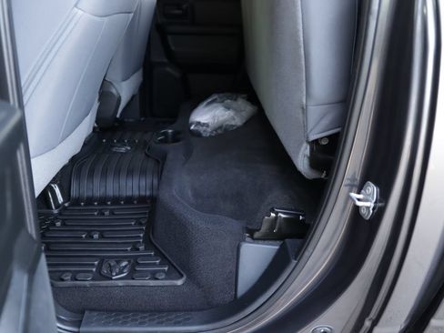 Used 2018 RAM 1500 Express AWD/4WD image 23