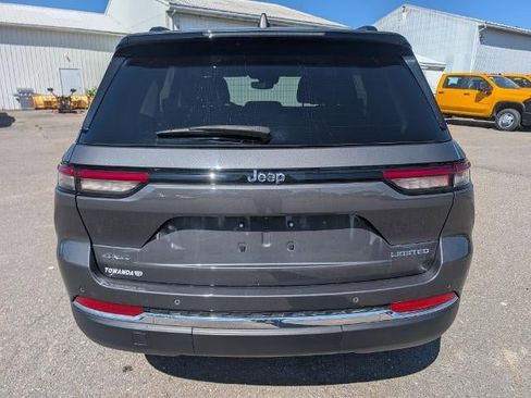 Used 2023 Jeep Grand Cherokee Limited AWD/4WD image 5