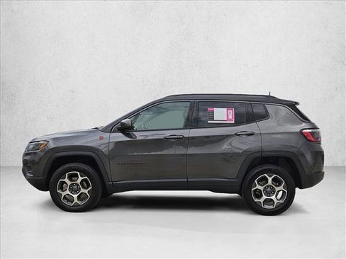 Used 2022 Jeep Compass Trailhawk AWD/4WD image 9
