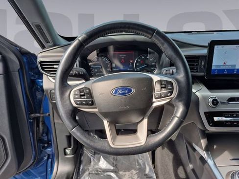 Used 2022 Ford Explorer XLT w/ Equipment Group 202A AWD/4WD image 13