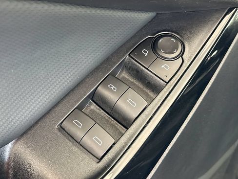 Used 2025 Chevrolet Equinox LT FWD image 15