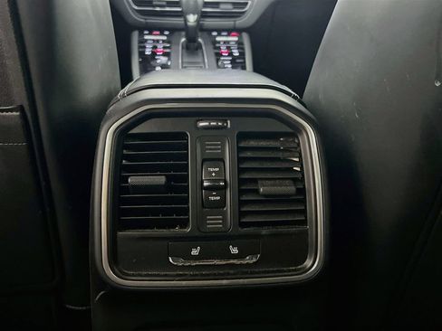 Certified 2024 Porsche Macan S AWD/4WD image 27