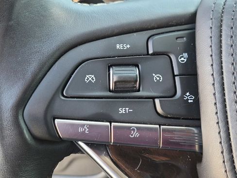 Used 2022 Cadillac Escalade ESV Sport Platinum w/ LPO, ONYX Package AWD/4WD image 29