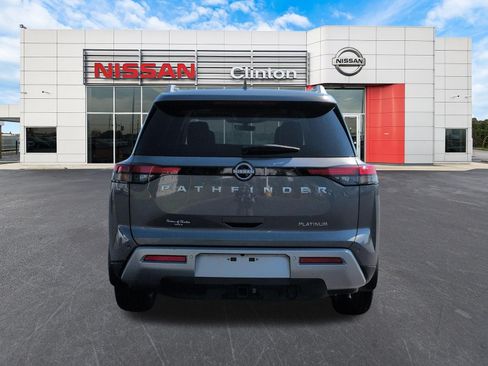 Used 2025 Nissan Pathfinder Platinum FWD image 4