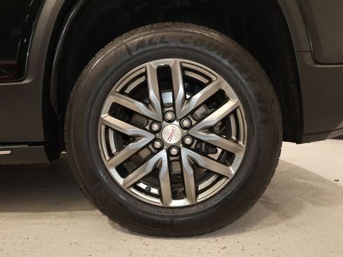 Used 2018 GMC Acadia SLT image 22