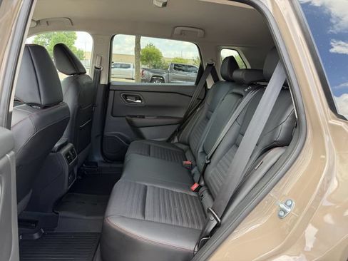 Used 2025 Nissan Rogue SV AWD/4WD image 27