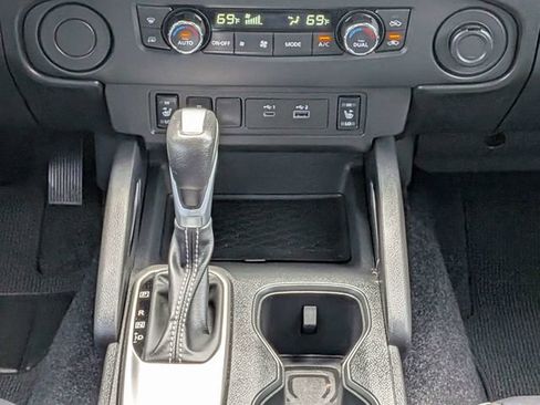 Used 2024 Nissan Frontier SL RWD image 21