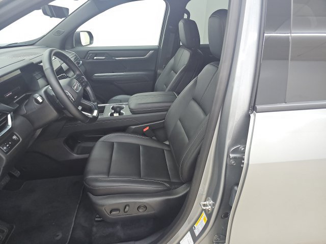Used 2026 GMC Acadia Elevation w/ Elevation Premium Package FWD image 2