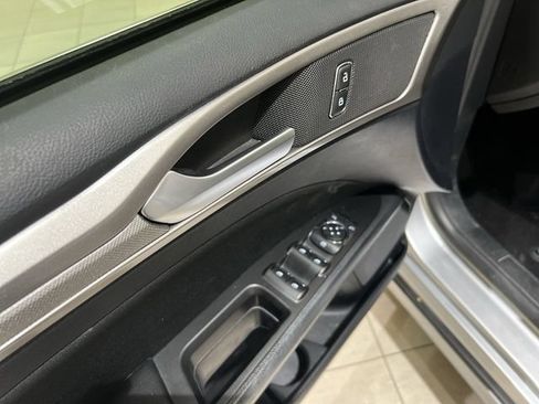 Used 2020 Ford Fusion SE FWD image 21