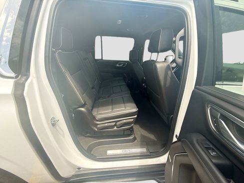 Used 2024 GMC Yukon XL SLT RWD image 31