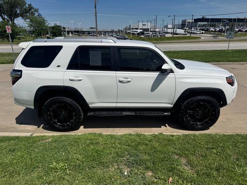 Used 2016 Toyota 4Runner SR5 AWD/4WD image 6