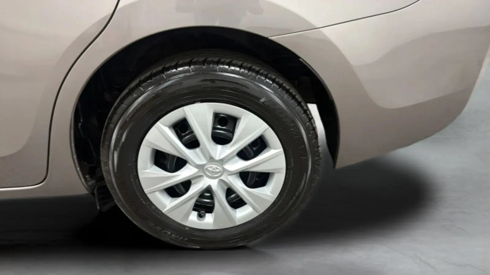Used 2014 Toyota Corolla LE FWD image 25