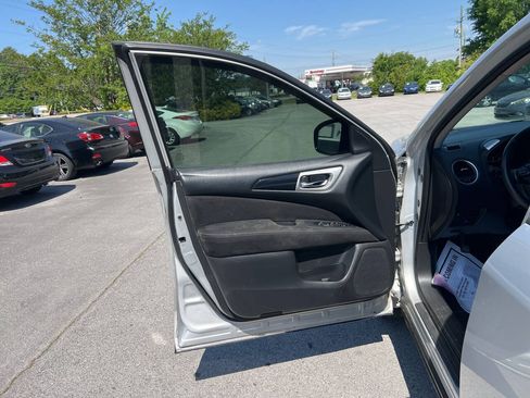 Used 2015 Nissan Pathfinder SV FWD image 10