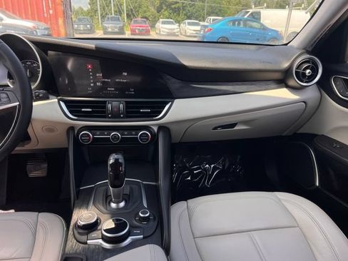 Used 2019 Alfa Romeo Giulia RWD image 13