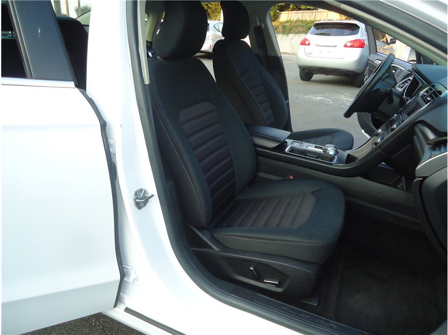 Used 2018 Ford Fusion SE FWD image 15