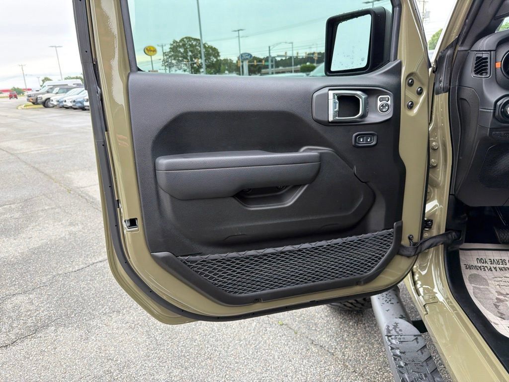 Used 2026 Jeep Gladiator Mojave AWD/4WD image 15