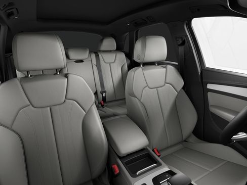 Certified 2025 Audi Q5 2.0T Premium Plus AWD/4WD image 5