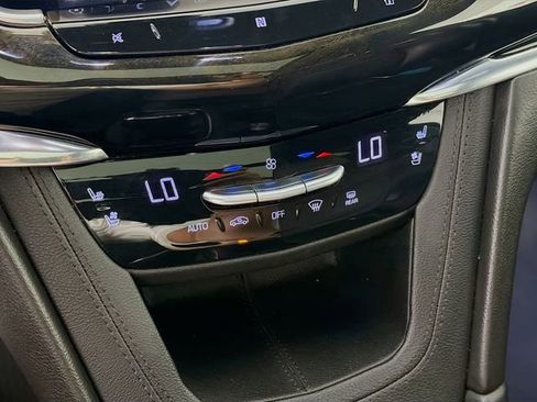 Used 2020 Cadillac XT6 Premium Luxury FWD image 19