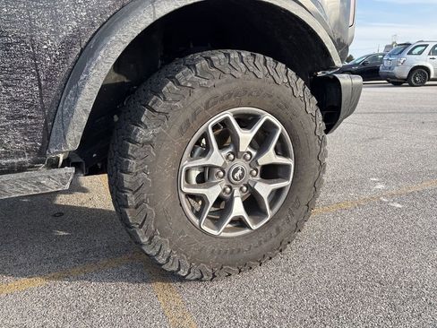 Used 2025 Ford Bronco Badlands image 12