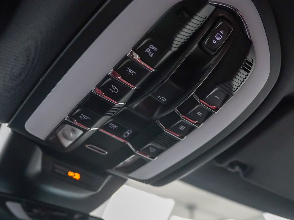 Certified 2026 Porsche Macan AWD/4WD image 14