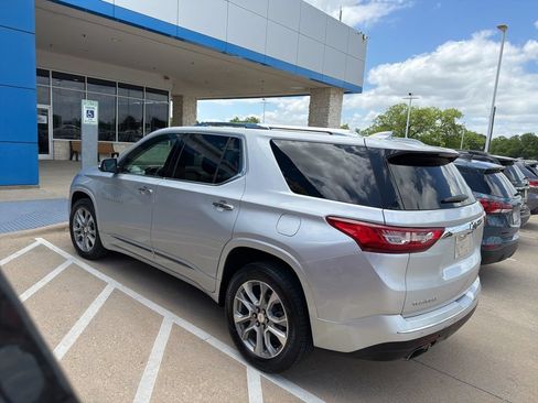 Used 2021 Chevrolet Traverse Premier FWD image 3