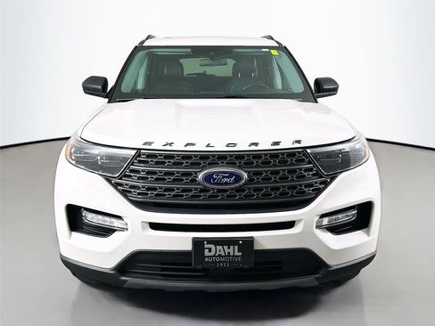 Used 2022 Ford Explorer XLT w/ Equipment Group 202A AWD/4WD image 3