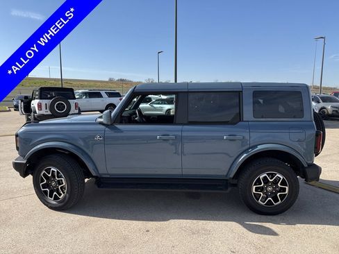 Used 2025 Ford Bronco Outer Banks image 3