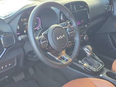 Used 2025 Kia Soul EX FWD image 9