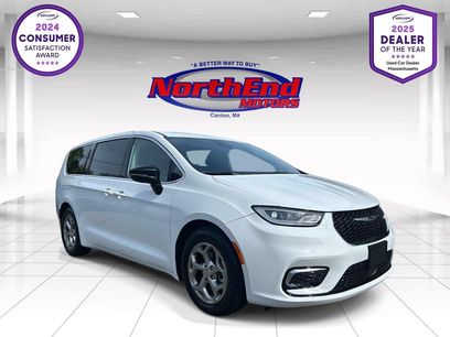 Used 2024 Chrysler Pacifica Limited