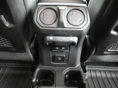 Used 2022 Jeep Gladiator Rubicon AWD/4WD image 15