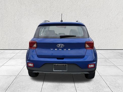 Used 2024 Hyundai Venue Limited FWD image 4