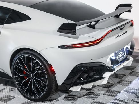 Used 2023 Aston Martin V8 Vantage Coupe RWD image 18