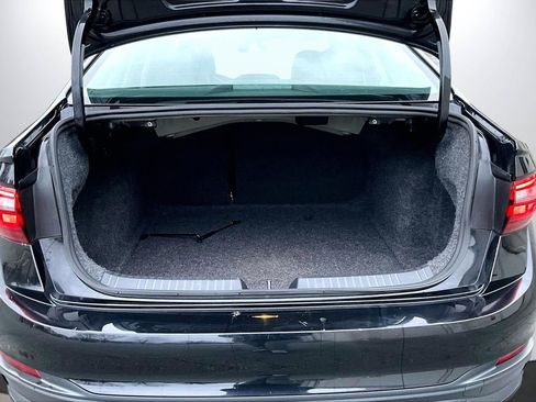 Used 2024 Volkswagen Jetta SE image 23