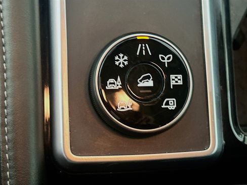 Used 2025 Nissan Pathfinder SV AWD/4WD image 25