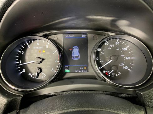 Used 2018 Nissan Rogue SV w/ Premium Package AWD/4WD image 13