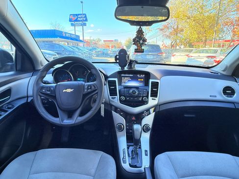 Used 2016 Chevrolet Cruze LT image 27