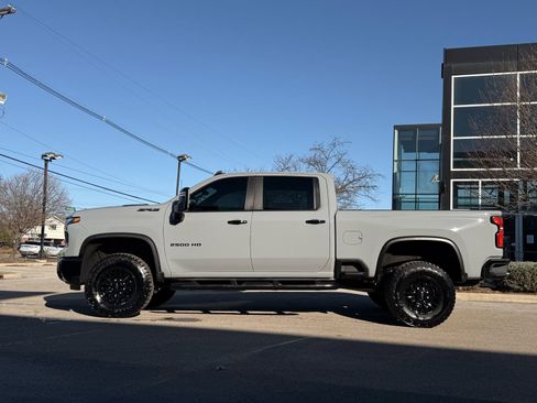 Used 2024 Chevrolet Silverado 2500 ZR2 w/ Technology Package image 6