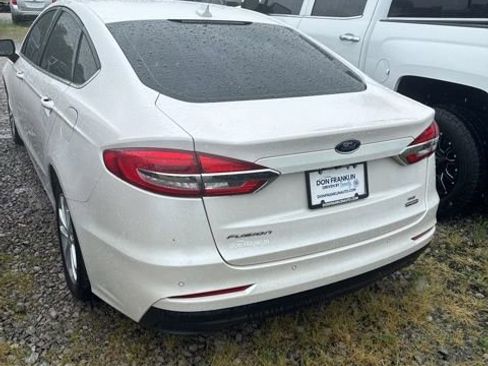 Used 2020 Ford Fusion SE FWD image 3