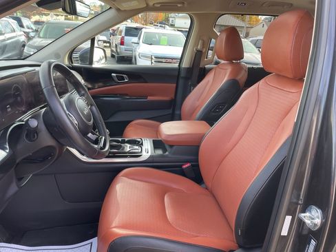 Used 2024 Kia Carnival SX Prestige image 3