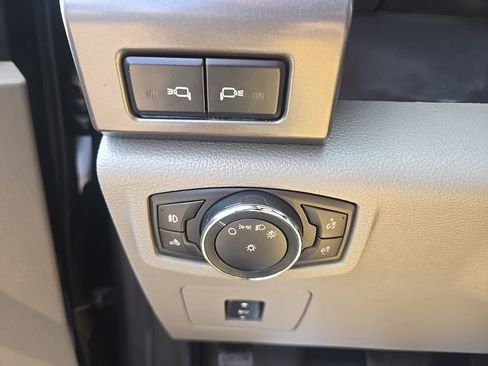 Used 2017 Ford F150 XLT w/ Equipment Group 302A Luxury image 12