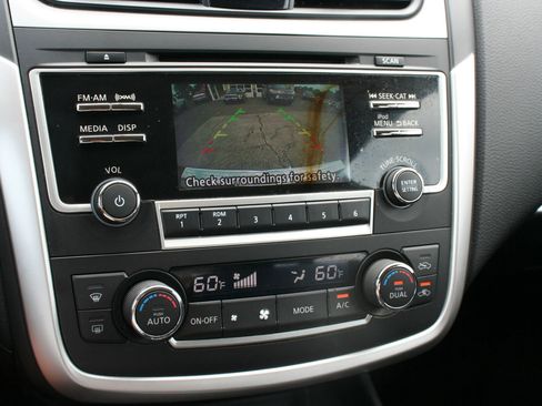 Used 2017 Nissan Altima 2.5 SV FWD image 10
