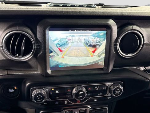 Used 2022 Jeep Wrangler Unlimited Sahara AWD/4WD image 22