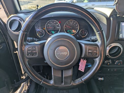 Used 2017 Jeep Wrangler Unlimited Sahara w/ Connectivity Group AWD/4WD image 18