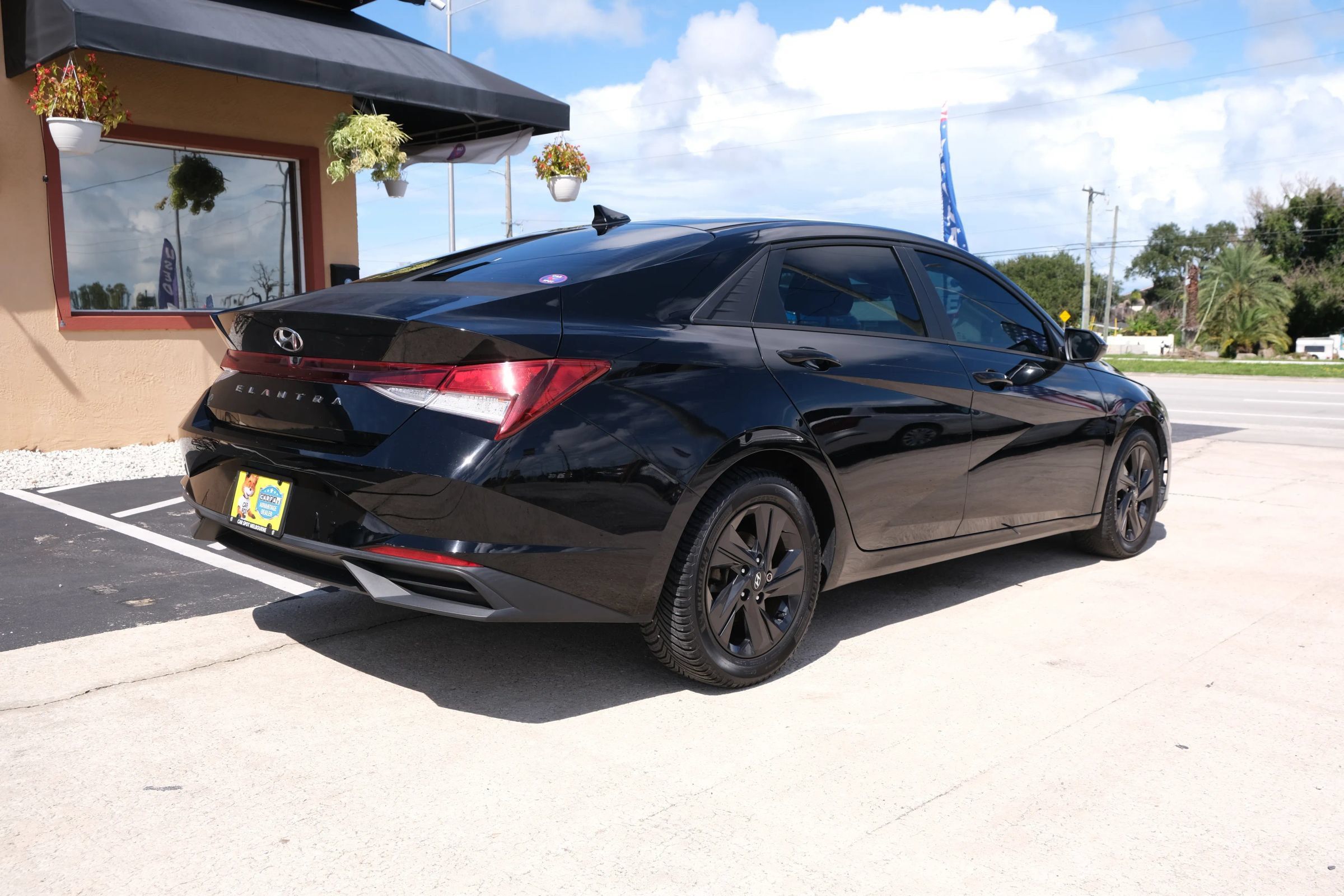 Used 2021 Hyundai Elantra SEL w/ Convenience Package FWD image 5