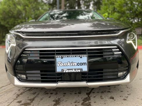 Used 2023 Kia Niro EX Touring FWD image 9