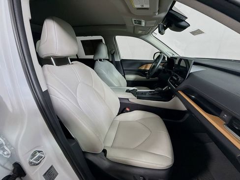 Certified 2024 Toyota Grand Highlander AWD image 28